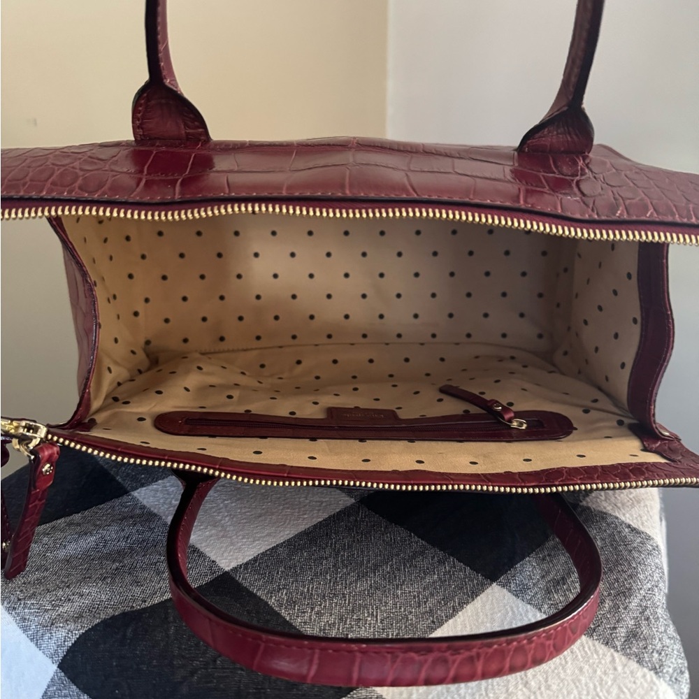 Kate Spade - Elegant Crocodile-Embossed Burgundy Handbag - Picture 7 of 7